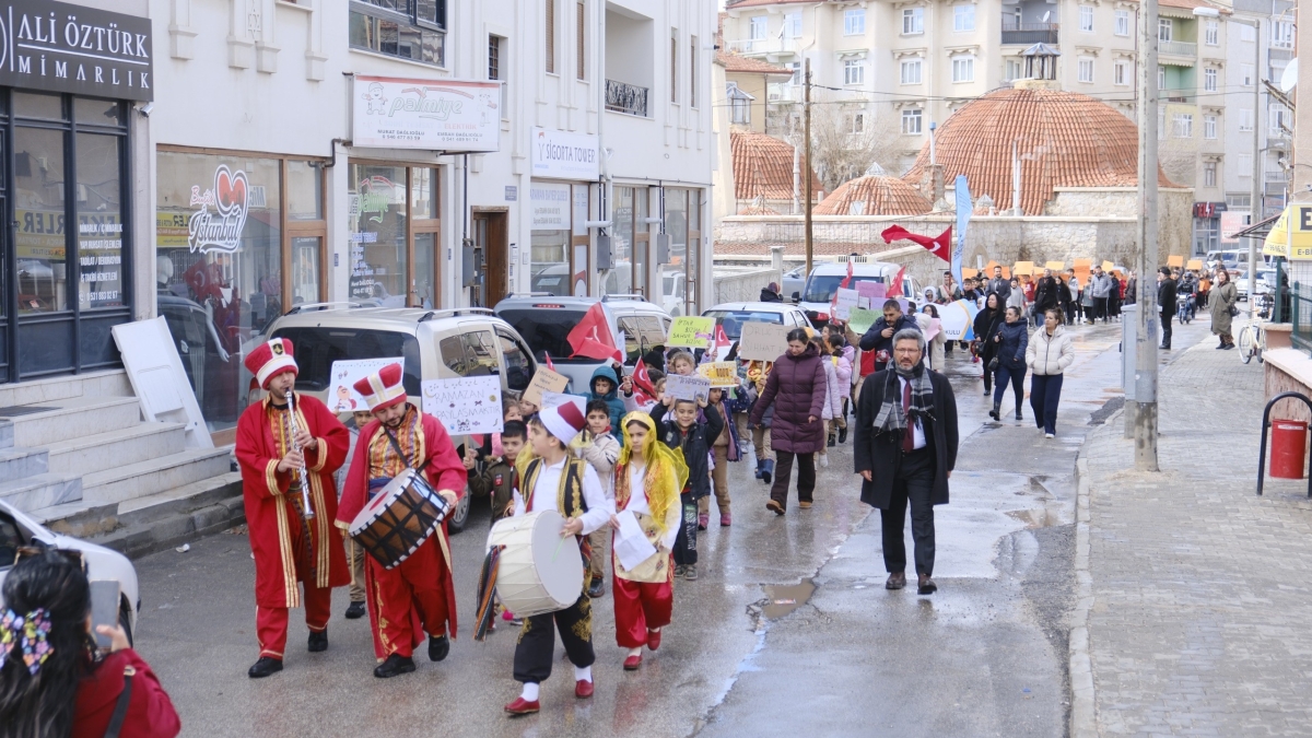 Karamanlı Öğrencilerden Ramazan’a Davullu Manili Karşılama