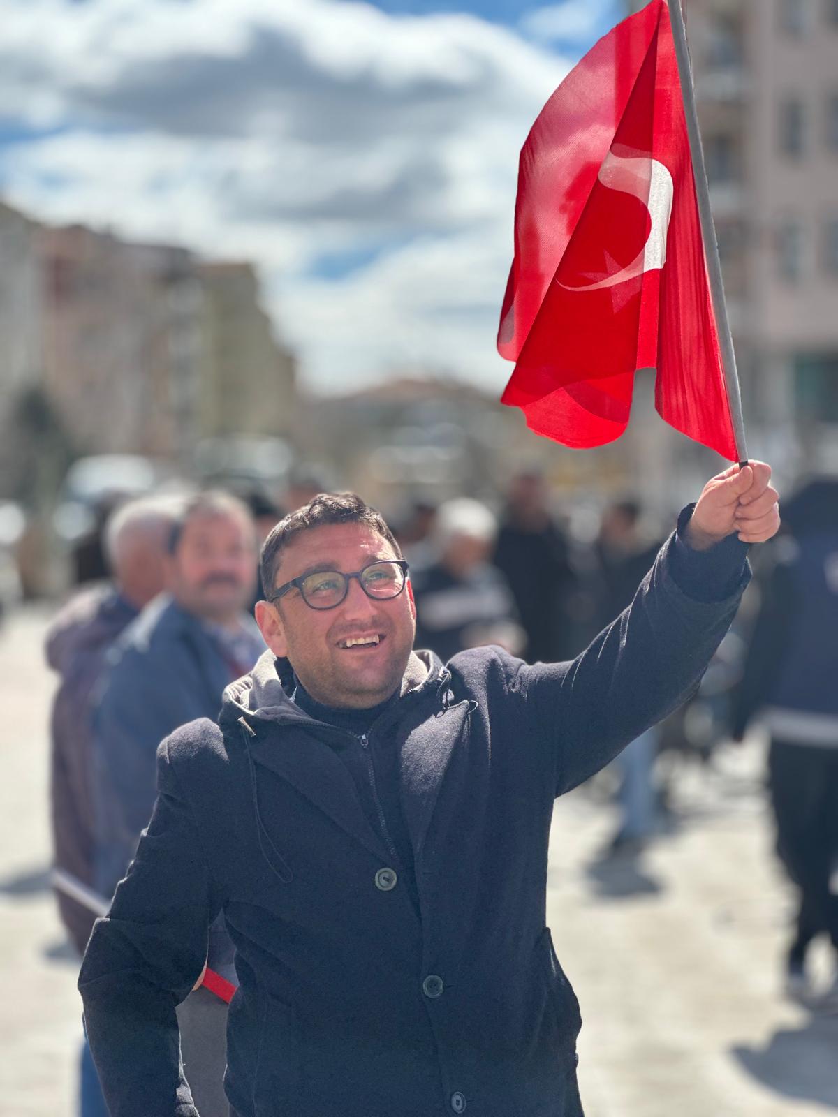 CHP Karaman’da Tarihi Kalabalık: Soğuk Havaya Rağmen Meydan Doldu