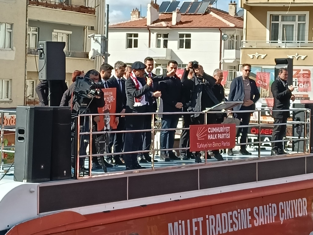 CHP Karaman’da Tarihi Kalabalık: Soğuk Havaya Rağmen Meydan Doldu