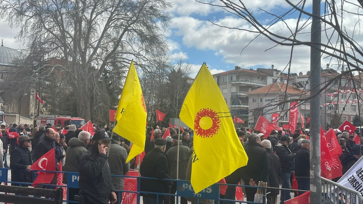 CHP Karaman’da Tarihi Kalabalık: Soğuk Havaya Rağmen Meydan Doldu