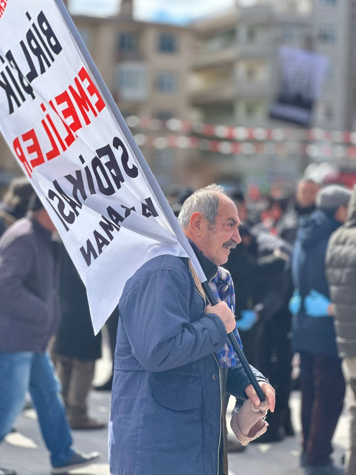 CHP Karaman’da Tarihi Kalabalık: Soğuk Havaya Rağmen Meydan Doldu