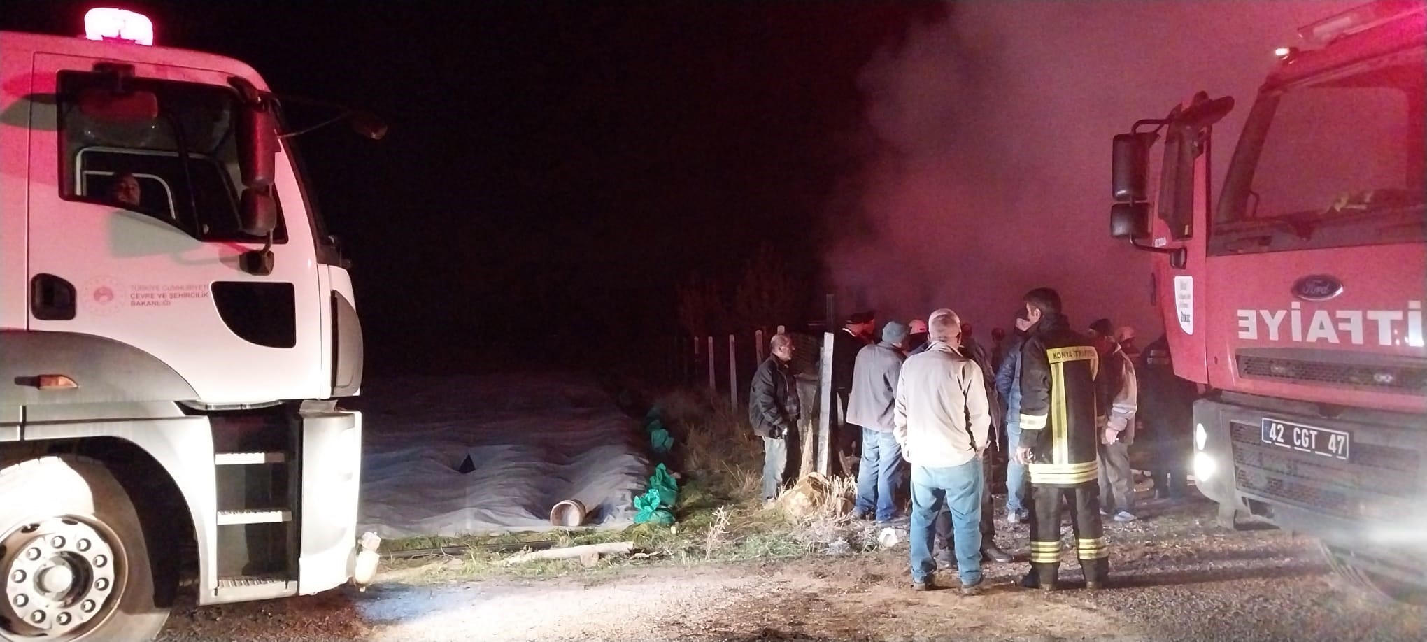 Garajdaki araç ve evde çıkan yangın korkuttu