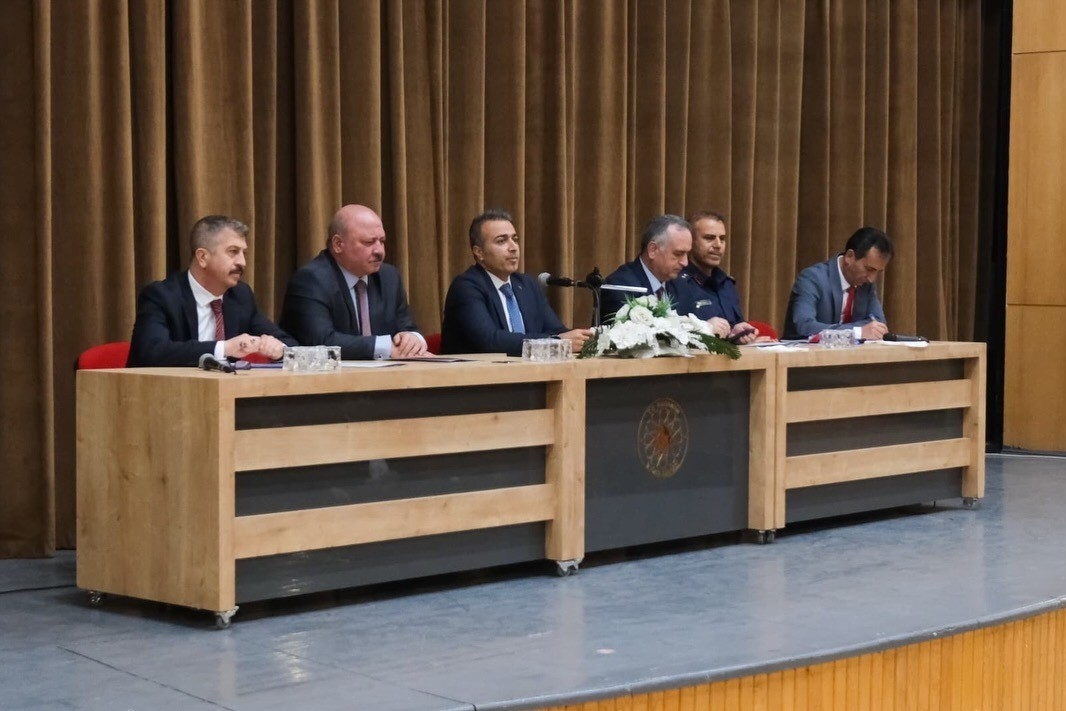 Karaman’da okullarda güvenli eğitim ortamı için tedbirler görüşüldü
